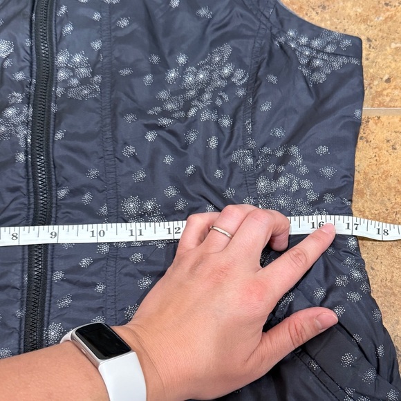 Mountain Hardwear Women’s Reversible Insulated Vest Small S Petite Gray Gorpcore - Picture 9 of 12